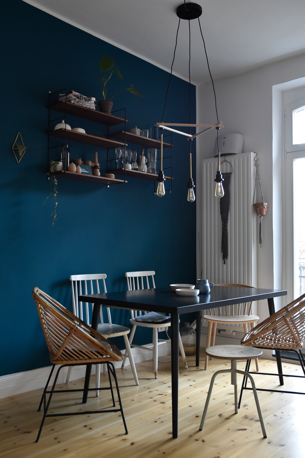 dark blue wall color in the kitchen - www.craftifair.de